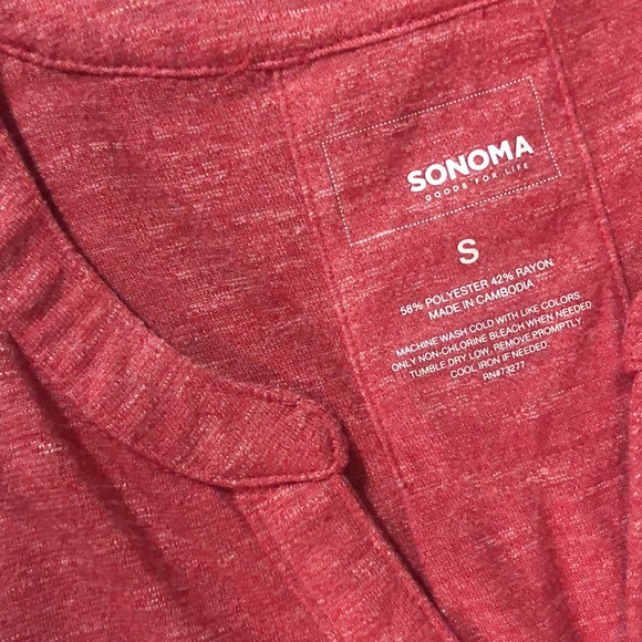 Sleeveless shirt, size small - Picture 4 of 4